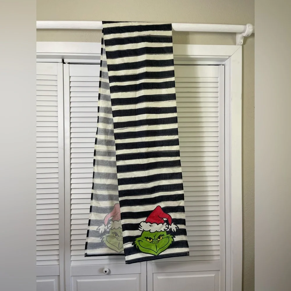 Grinch table runner liner